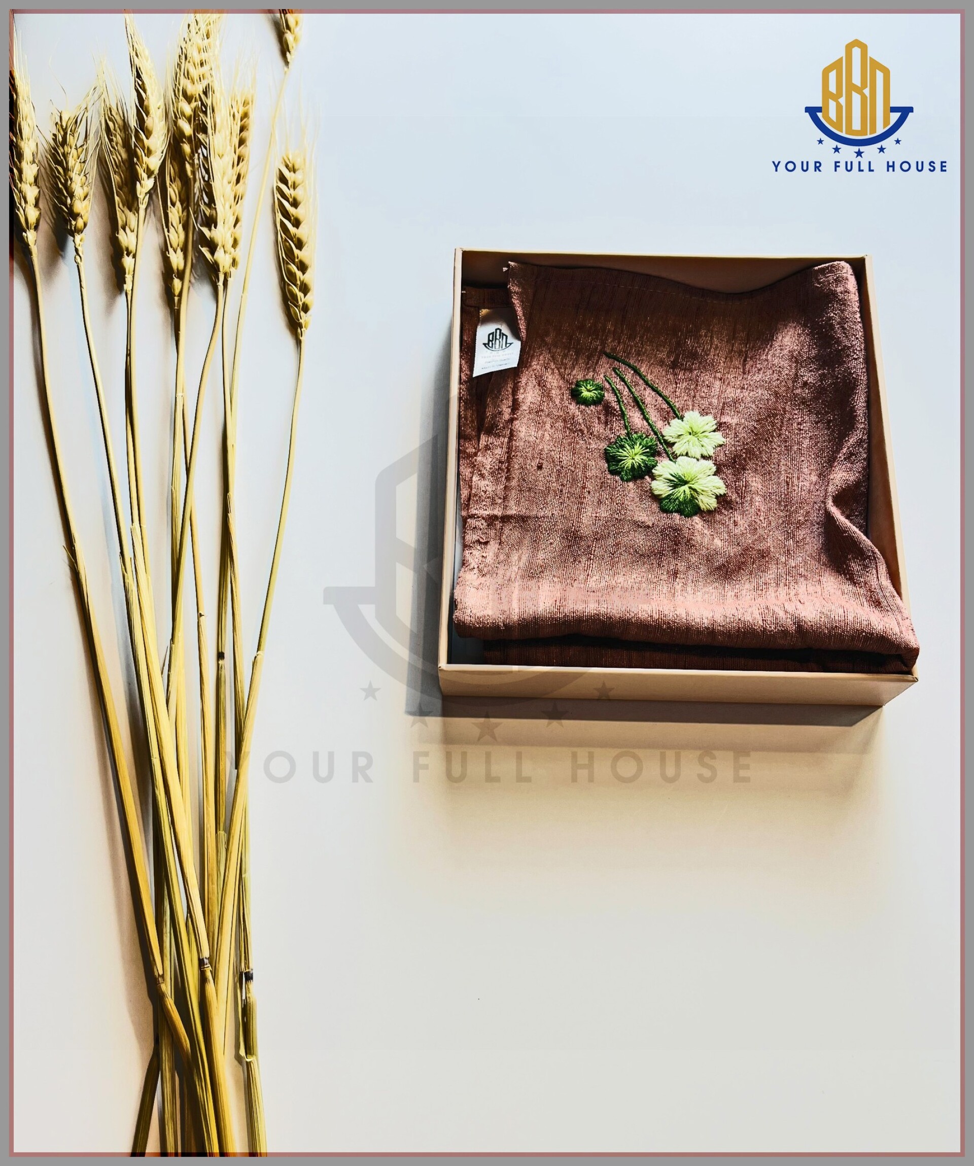 Khăn tay tơ tằm thêu tay cỏ ba lá, thương hiệu BBN Your Full House