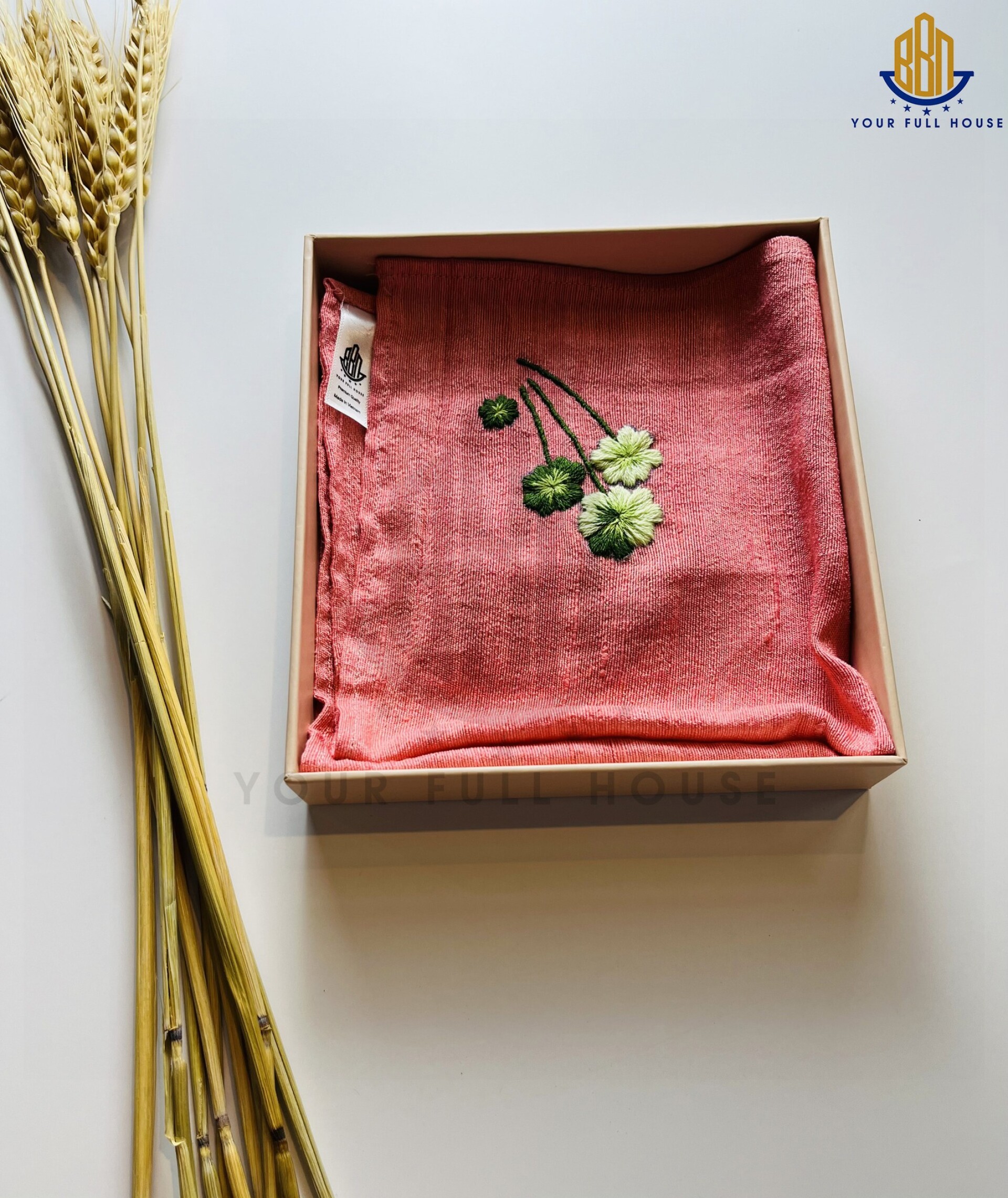 Khăn tay tơ tằm thêu tay cỏ ba lá, thương hiệu BBN Your Full House