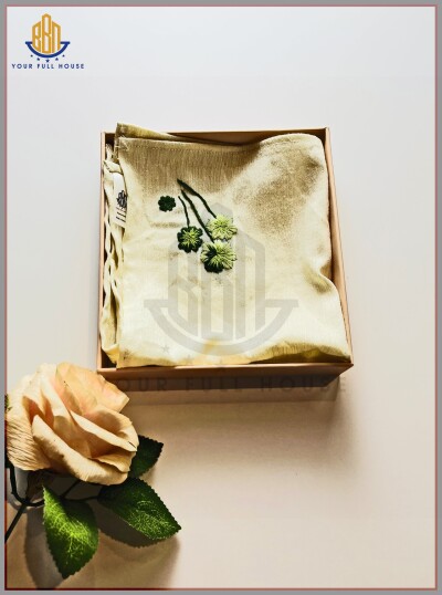 Khăn tay tơ tằm thêu tay cỏ ba lá, thương hiệu BBN Your Full House