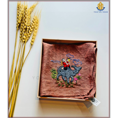 Khăn thêu tay hình mục đồng chăn trâu thổi sáo, thương hiệu BBN Your Full House